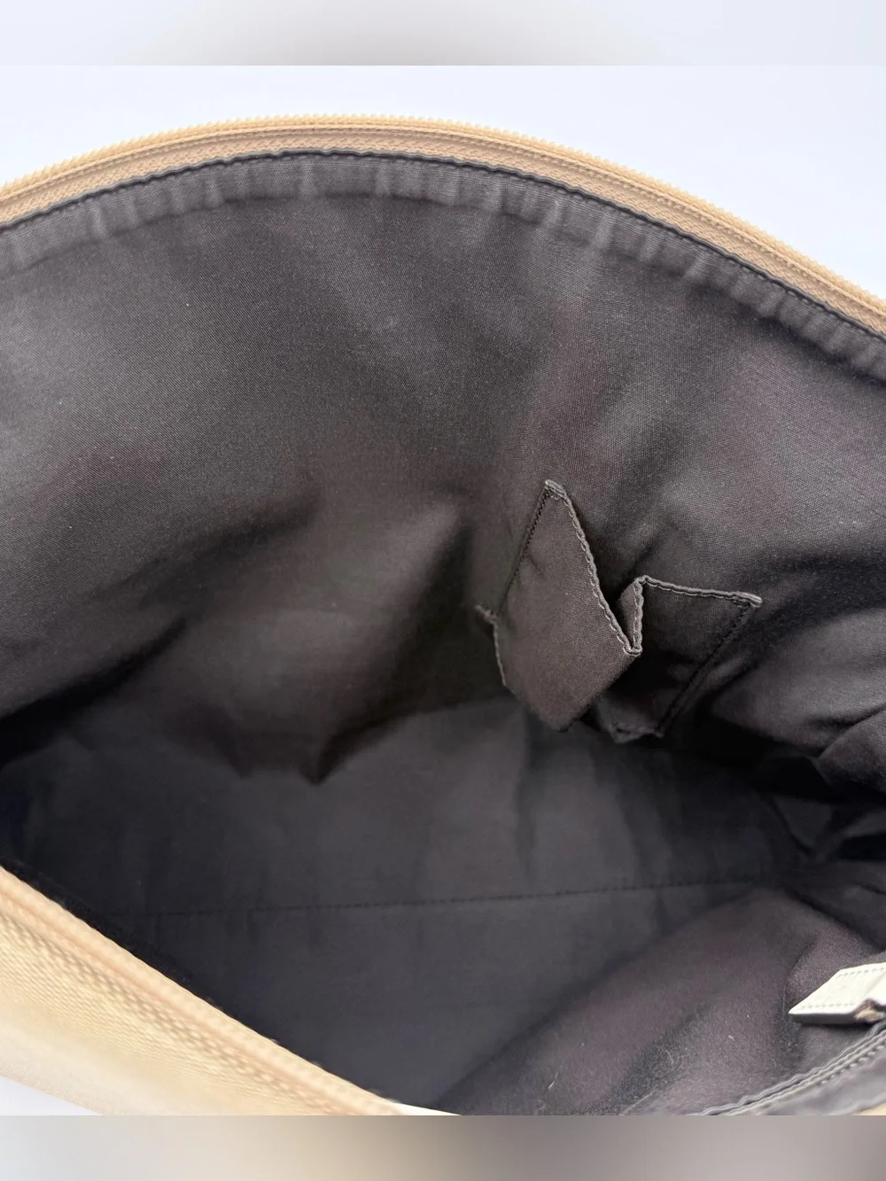 Gucci GG-Signature Messenger Bag. Beige Canvas & White Guccissima Leather. W/COA